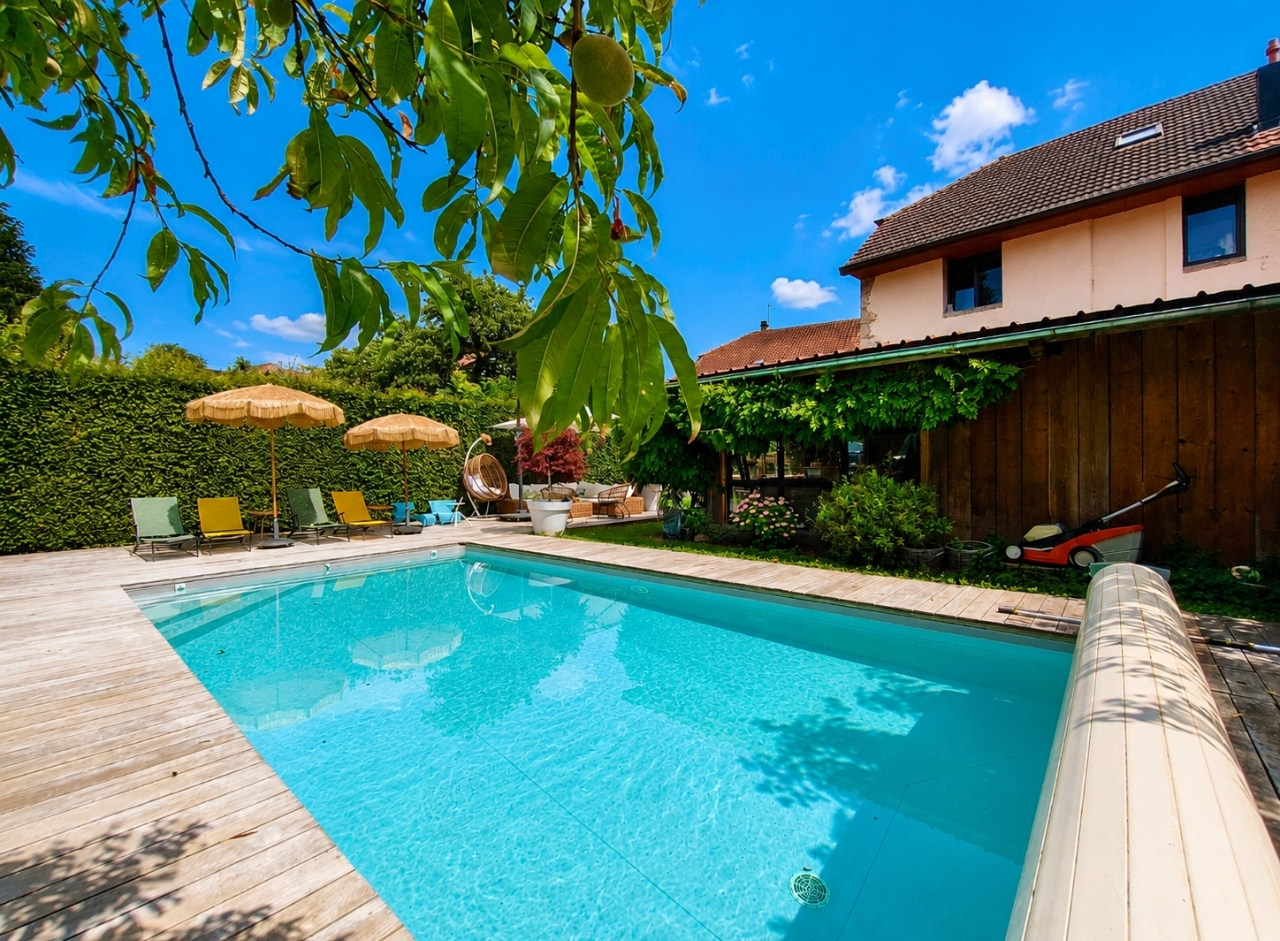 Sublime maison de village au centre de Saint-Genis-Pouilly — photo 1